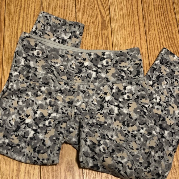 Lululemon Crops - Picture 8 of 10